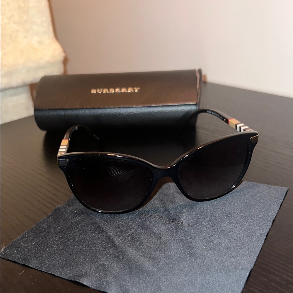 Burberry Black Sunglasses - Picture 3 of 12